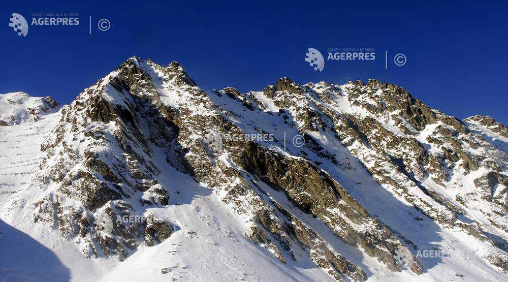 Sibiu: Risc însemnat de avalanşe la peste 1.800 de metri în masivele Făgăraş şi Bucegi