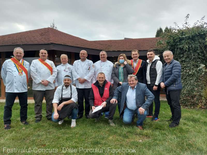 Bihor: Comuna Oşorhei a câştigat concursul de preparate culinare "D'ale porcului"