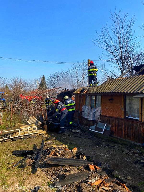 Giurgiu: Poliţiştii fac cercetări după ce casa unei vârstnice ar fi fost incendiată